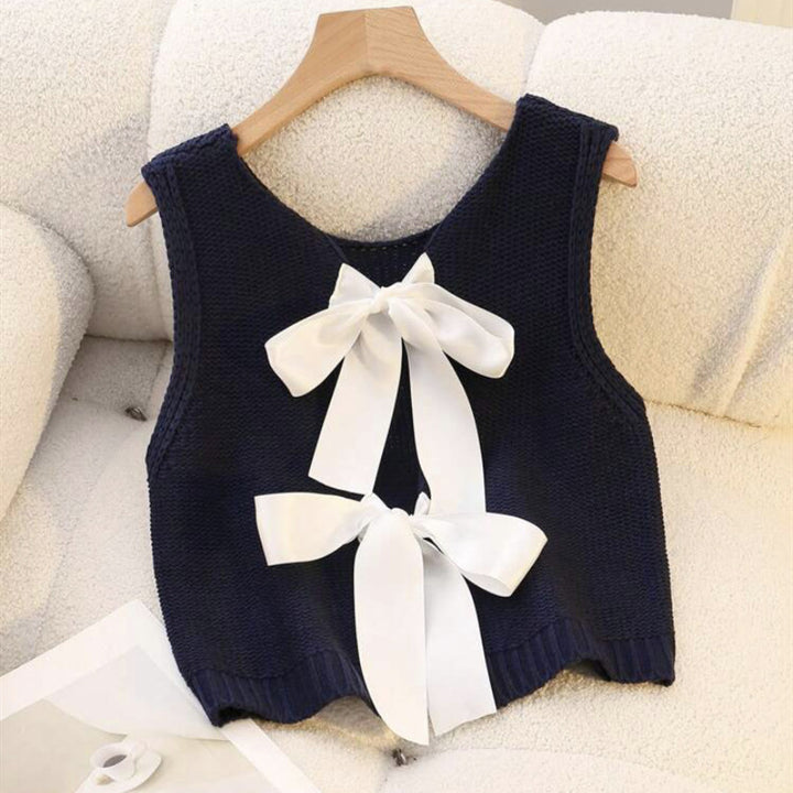 Women's knitted jacket with playful detail on the back Lune London