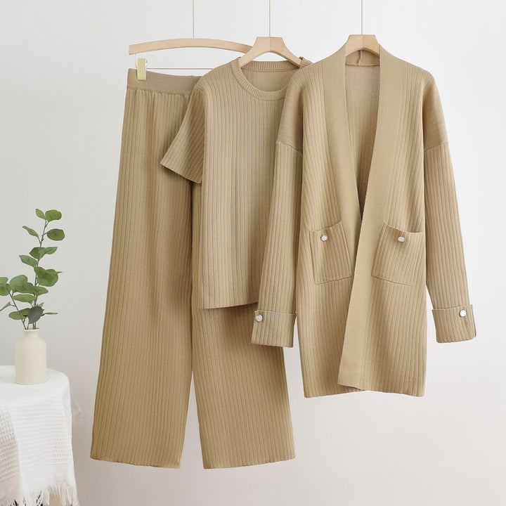 Knitted loungewear set for women with long sleeves and practical pockets Lune London