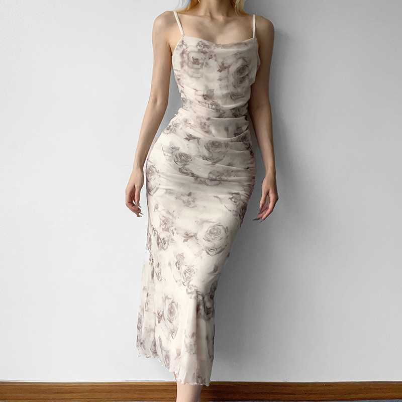 Elegant maxi dress for women with refined ruffle details and a chic floral print.