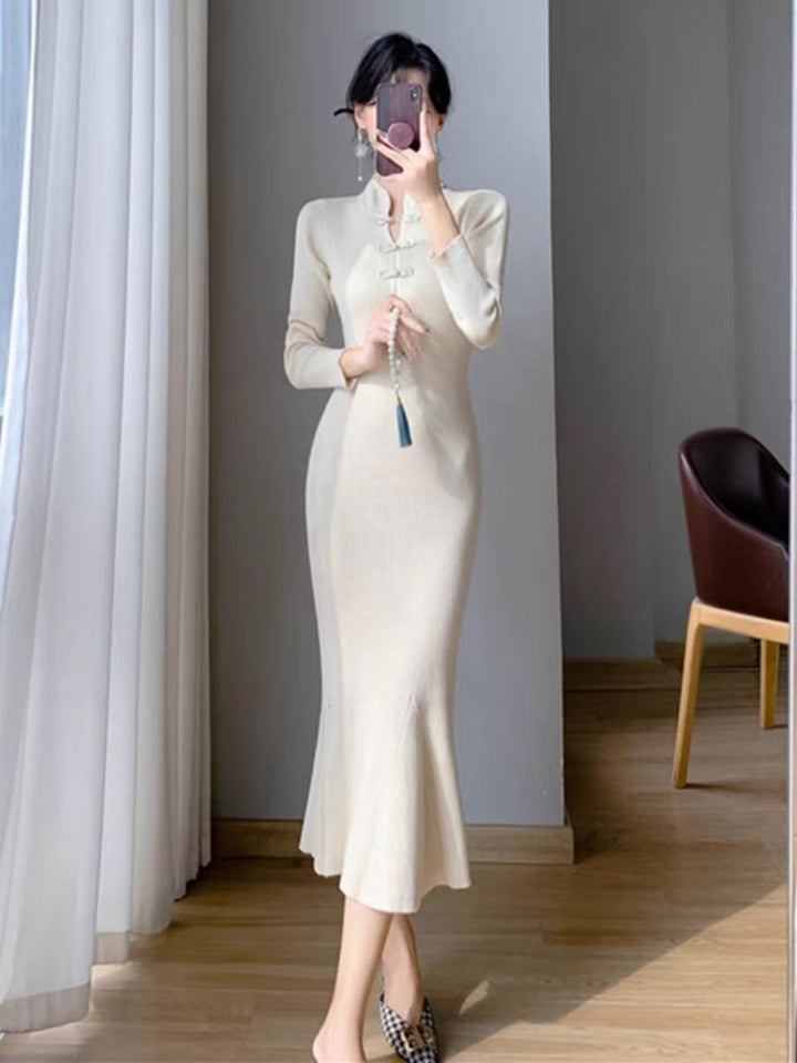 Robe tricotée pour femmes avec élégant plastron à boutons et manches longues Chic & Stil