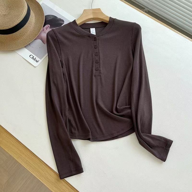 Chemise Henley à manches longues pour femmes en mélange de coton doux avec des détails de bouton à la mode Chic & Stil