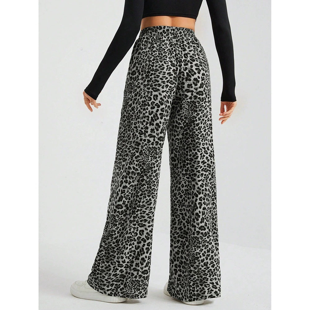 Chic and stylish camouflage design cargo pants for women