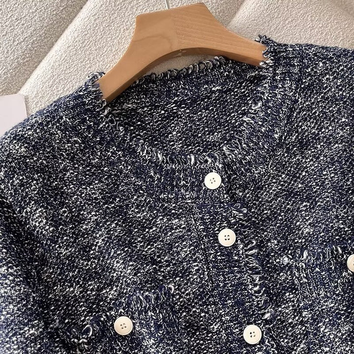 Cardigan féminin tendance avec patte de boutonnage et poches pratiques Chic & Stil
