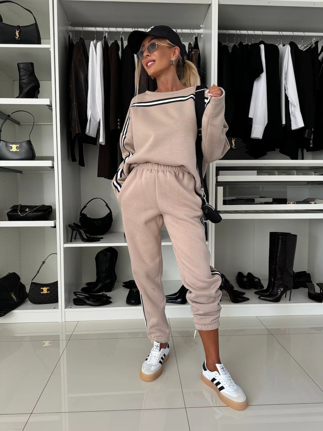 Women's sporty lounge set with contrasting stripes Lune London