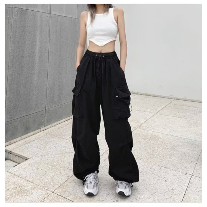 Women's cargo pants with versatile cut and practical pockets Chic & Stil