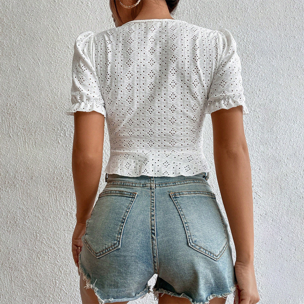 Blouse à manches courtes pour femmes avec des détails volants et une coupe ample Chic & Stil