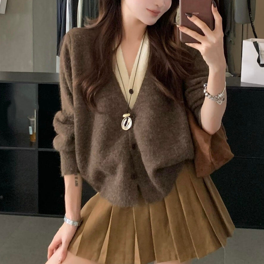 Cardigan cosy pour femmes avec un décolleté en V ludique et un matériau doux Chic & Stil