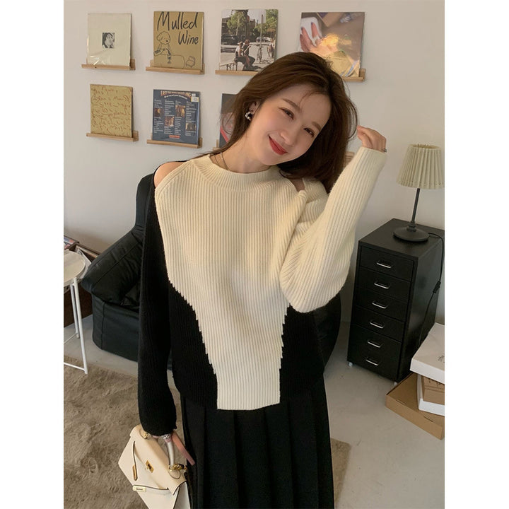 Women’s stylish long sleeve top with textured material and asymmetric design Chic & Stil