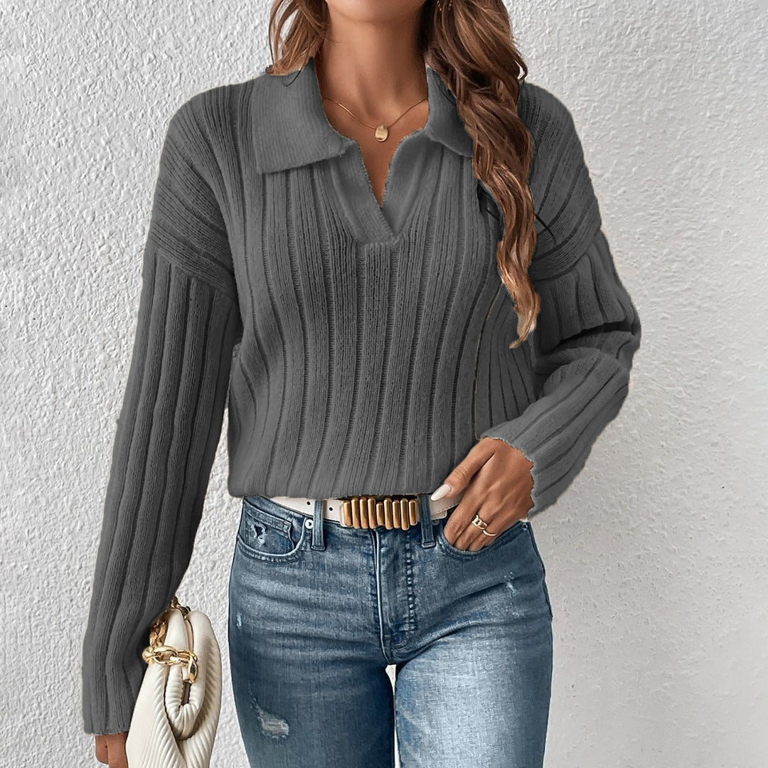 Knitted sweater for women with V-neck and ribbed texture Lune London
