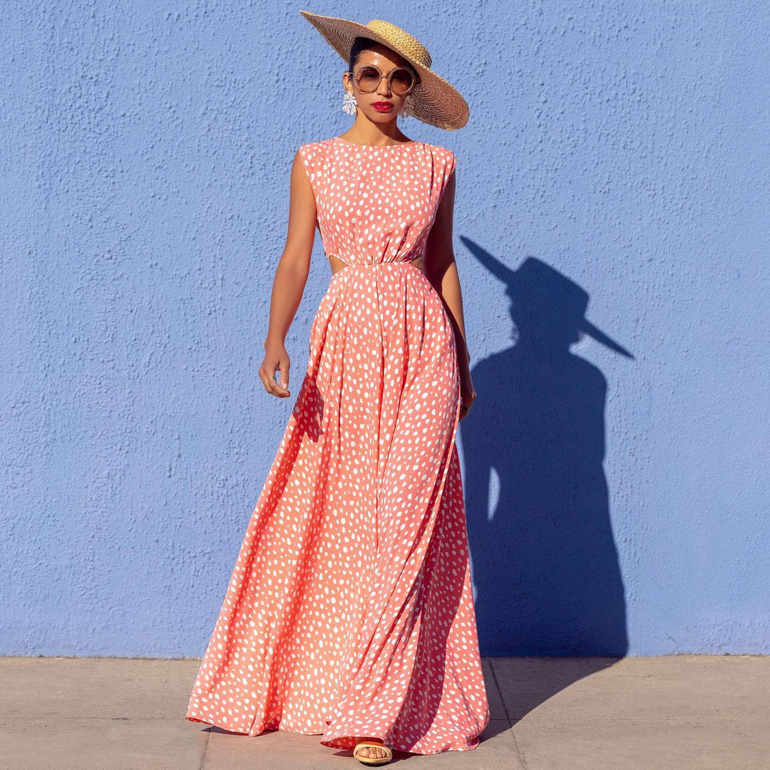 Maxi dress for women with an elegant cut, floor length and side slit Chic & Stil