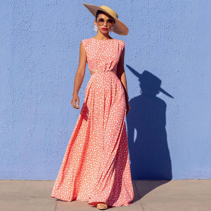 Maxi dress for women with an elegant cut, floor length and side slit Chic & Stil