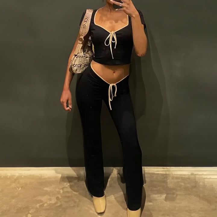 Ensemble de loisirs pour femmes en deux pièces avec volants et liens décoratifs Chic & Stil