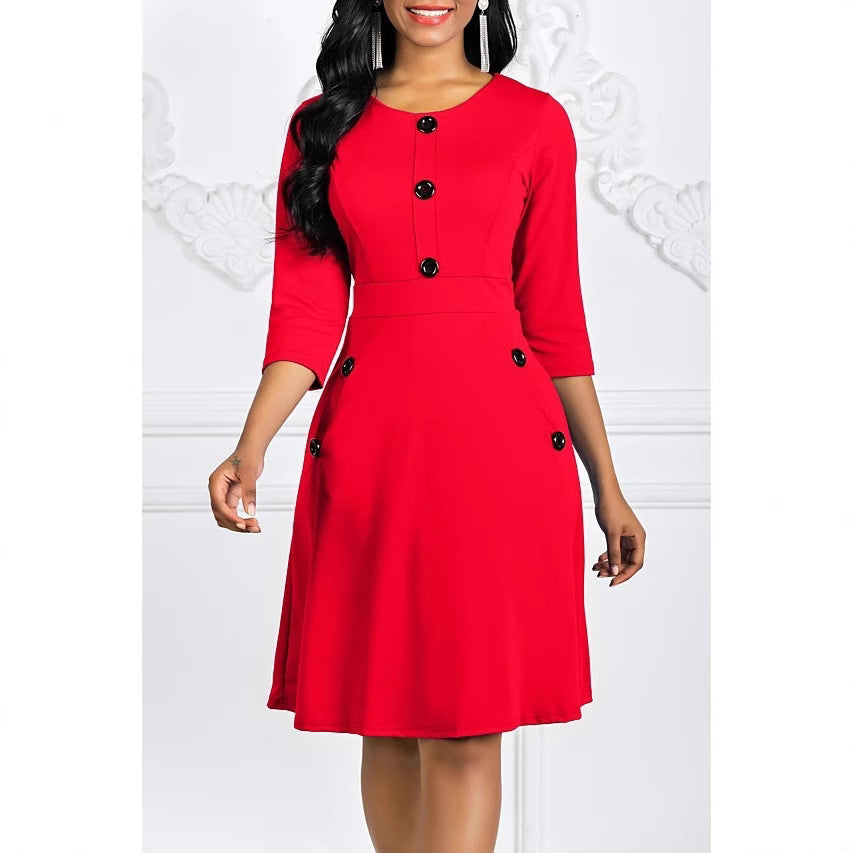 Robe élégante de dames, longueur genou, avec des boutons décoratifs et des manches 3/4 Chic & Stil