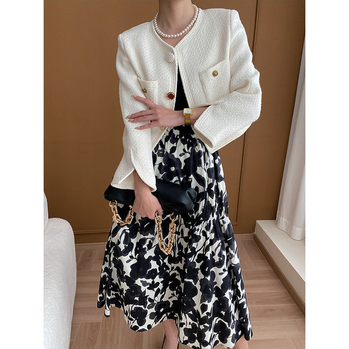 Women's Elegant Jacket with Button Details and Practical Pockets Chic & Stil