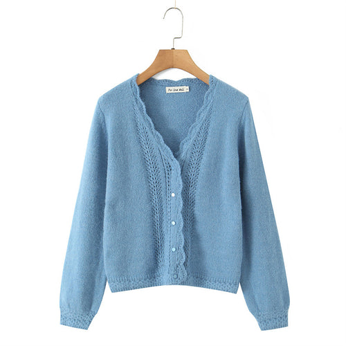 Veste en tricot pour femmes avec des motifs ajourés romantiques et des détails de boutons Lune London