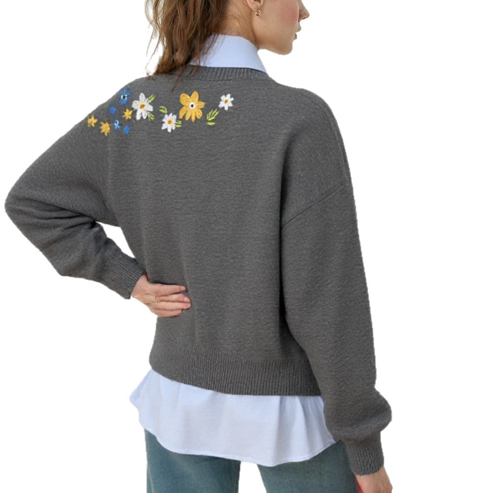Knitted sweater for women with floral embroidery and a relaxed fit Lune London