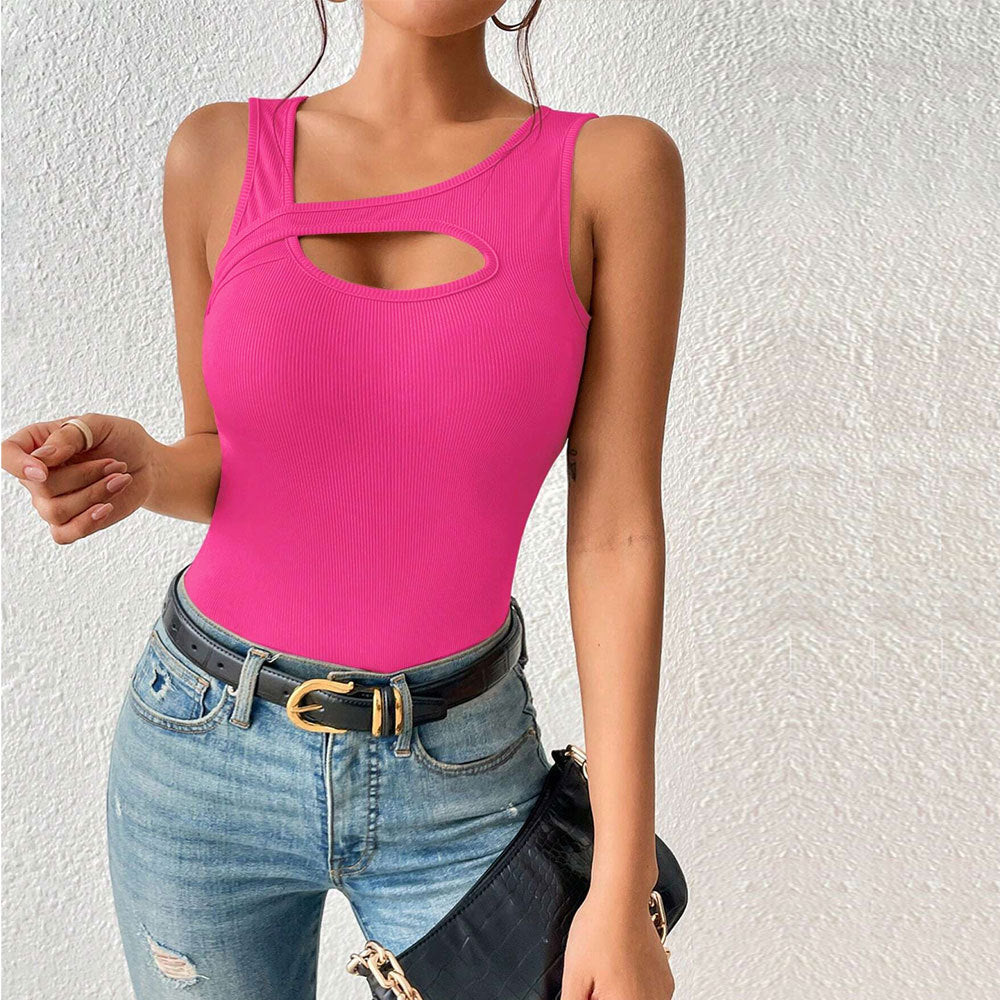 Top ajusté pour femmes avec design à découpe asymétrique Chic & Stil
