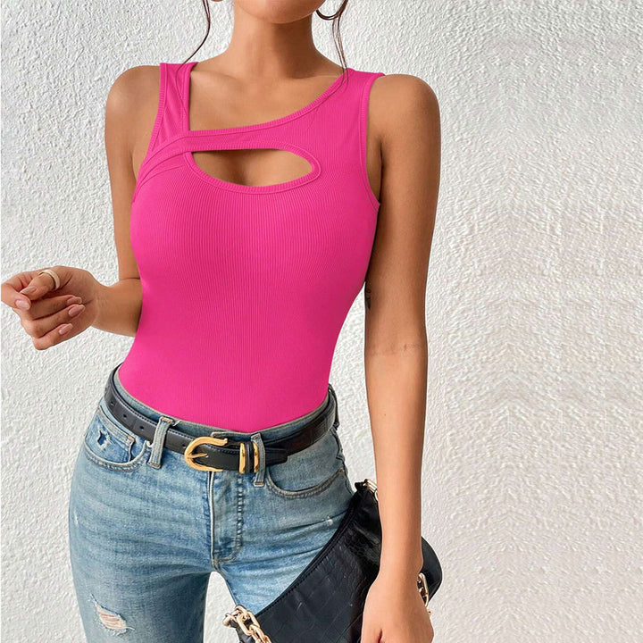 Top ajusté pour femmes avec design à découpe asymétrique Chic & Stil