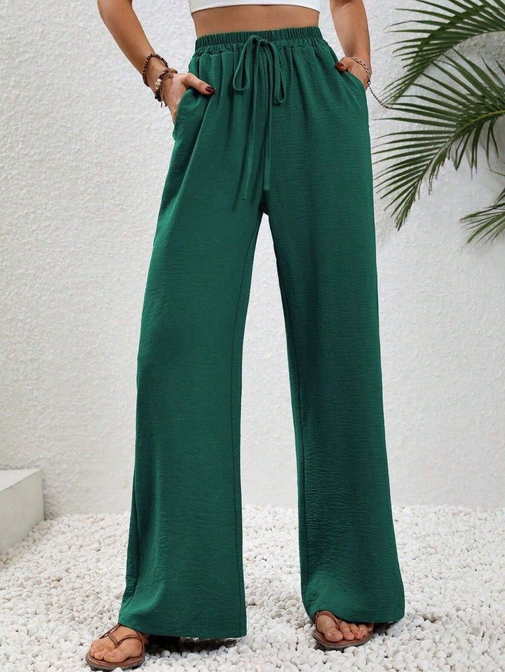 Casual palazzo pants for women with elastic waistband and practical pockets Lune London