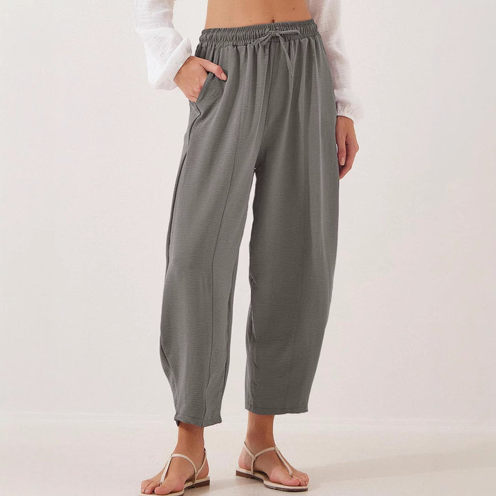 Women's lounge pants with elastic waistband and practical pockets Lune London