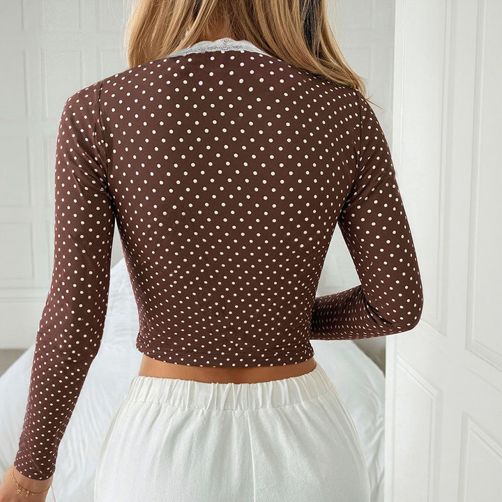 Chemisier à manches longues pour femmes avec des accents en dentelle romantiques et des détails de boutons Chic & Stil