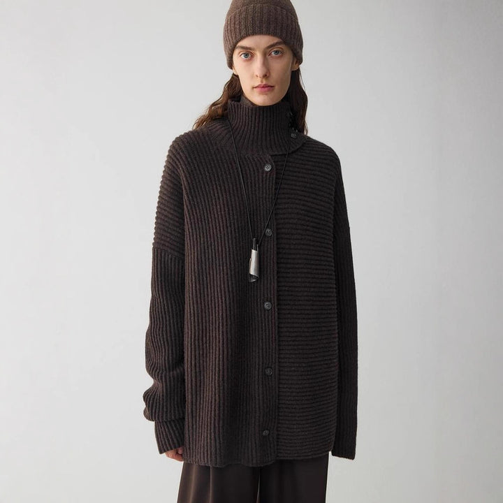Cardigan Femme Détendu avec Col Haut et Détails Bouton Chic & Stil