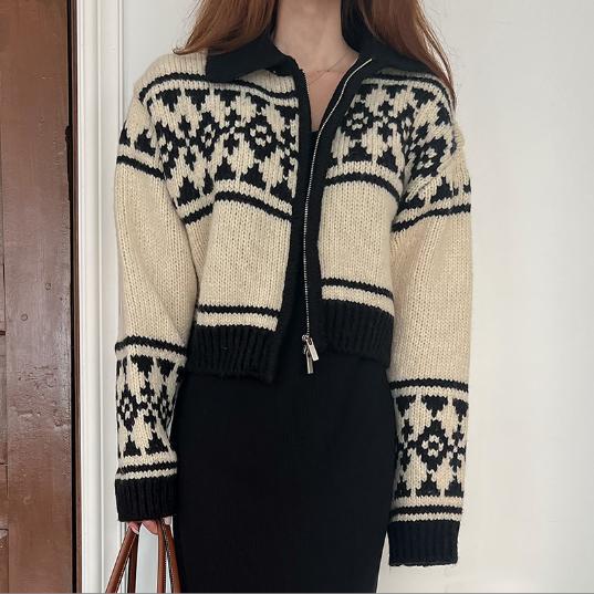 Knitted women's jacket with floral pattern and high collar Lune London