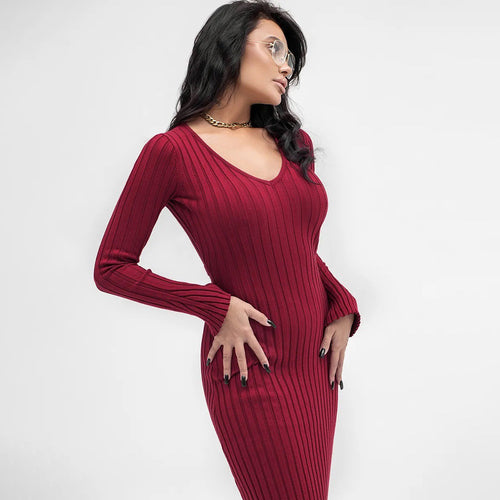 Robe tricotée pour femmes avec un profond décolleté en V et une texture côtelée Chic & Stil
