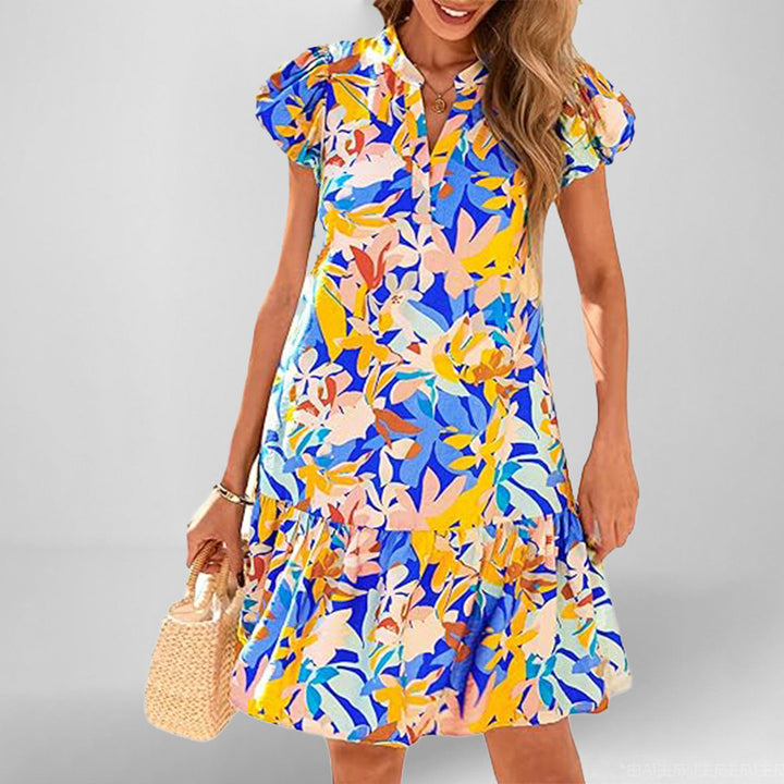 Robe courte à manches courtes fluides pour femmes avec ourlet froncé raffiné Chic & Stil