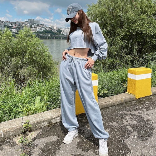 Ensemble de vêtements décontractés pour femmes avec sweat-shirt court et jogging confortable Chic & Stil