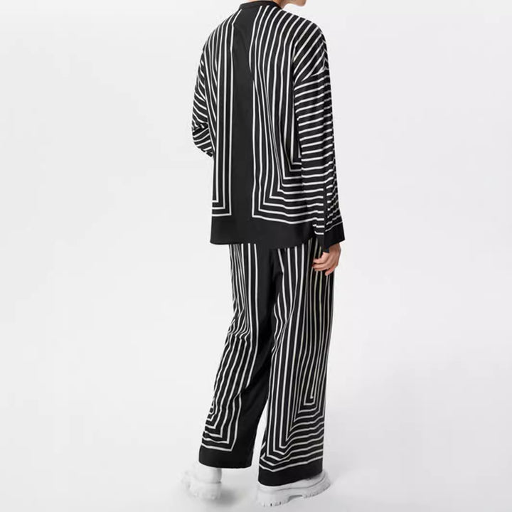 Modern leisure set for women with geometric pattern Lune London