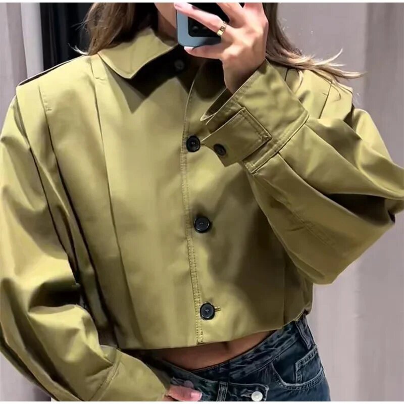 Fitted feminine blouse with continuous button details Lune London