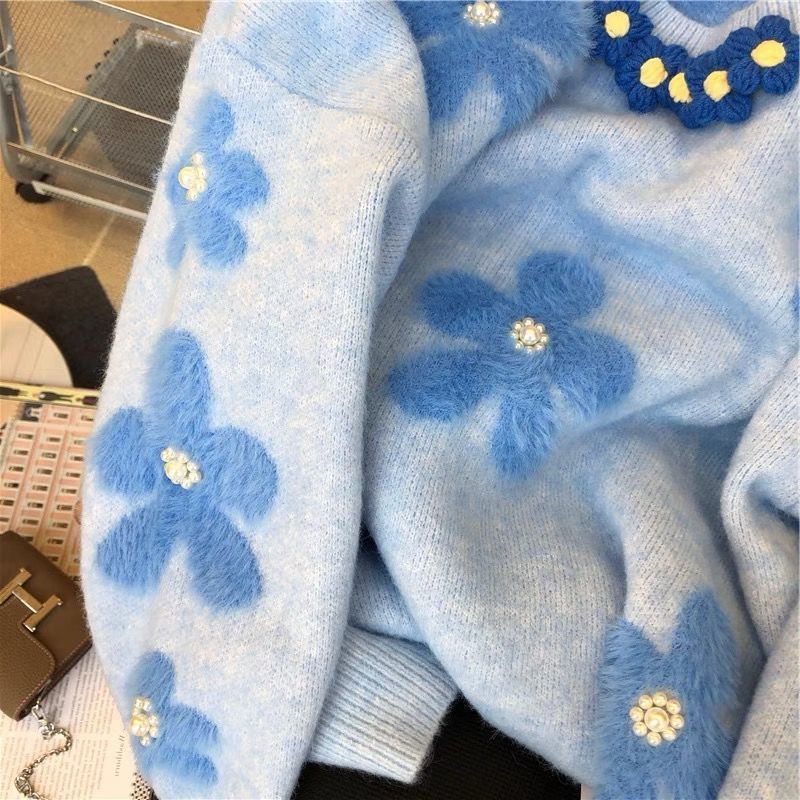 Pull en tricot pour femmes avec des appliqués floraux et des détails en perles Chic & Stil