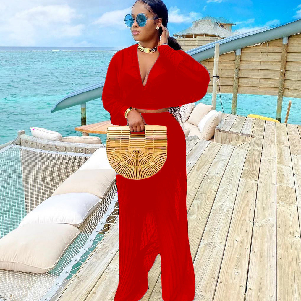 Ladies Elegant two-piece set with a loose fit and a deep V-neck Lune London