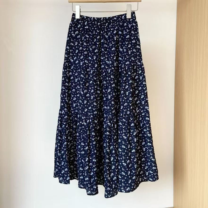 Maxi skirt for women with romantic floral pattern and casual chic design