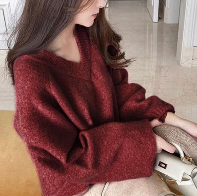 Chunky knit sweater for women with a deep V-neckline and voluminous sleeves Lune London