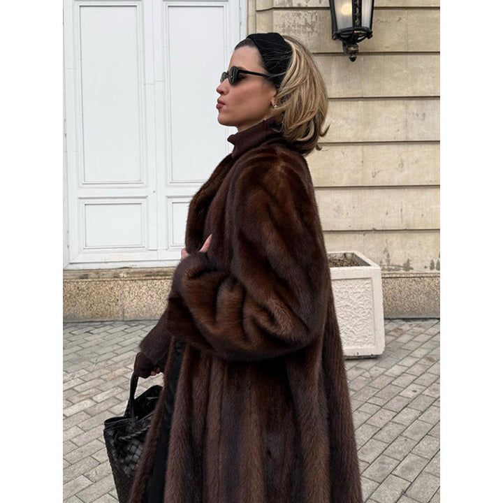 Women's Luxurious Faux Fur Coat with Elegant Cut and High Collar Lune London