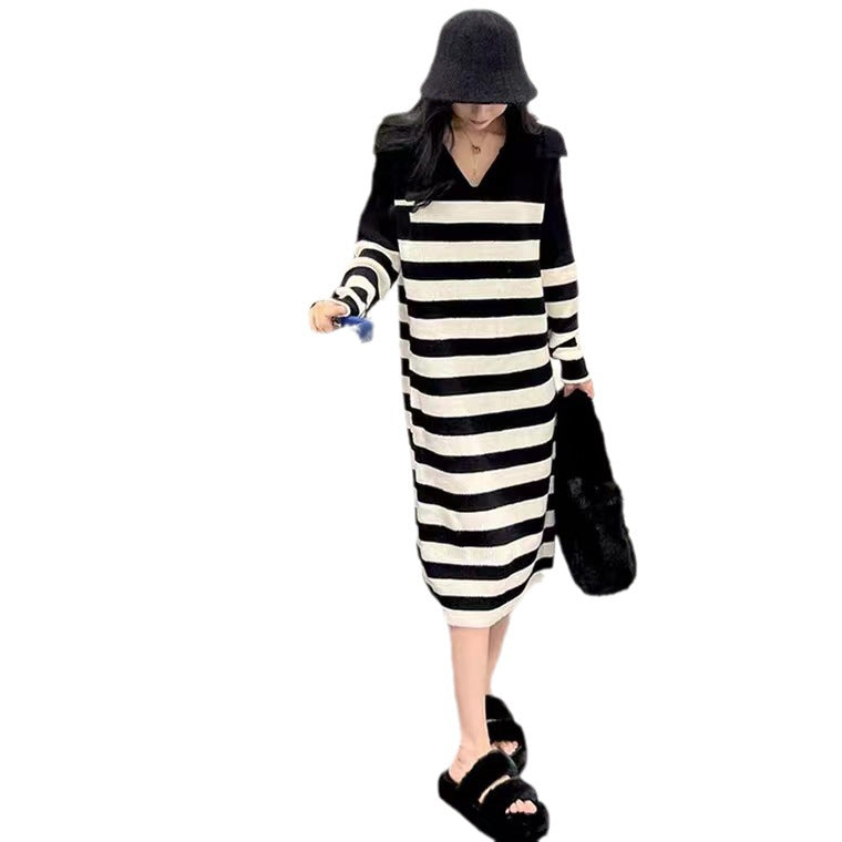 Robe en tricot pour femmes avec des rayures contrastées et une coupe décontractée Chic & Stil