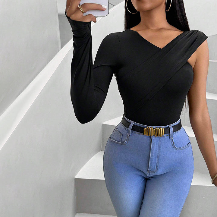 Bodies à manches longues pour femmes avec coupe asymétrique et design élégant en torsion Chic & Stil
