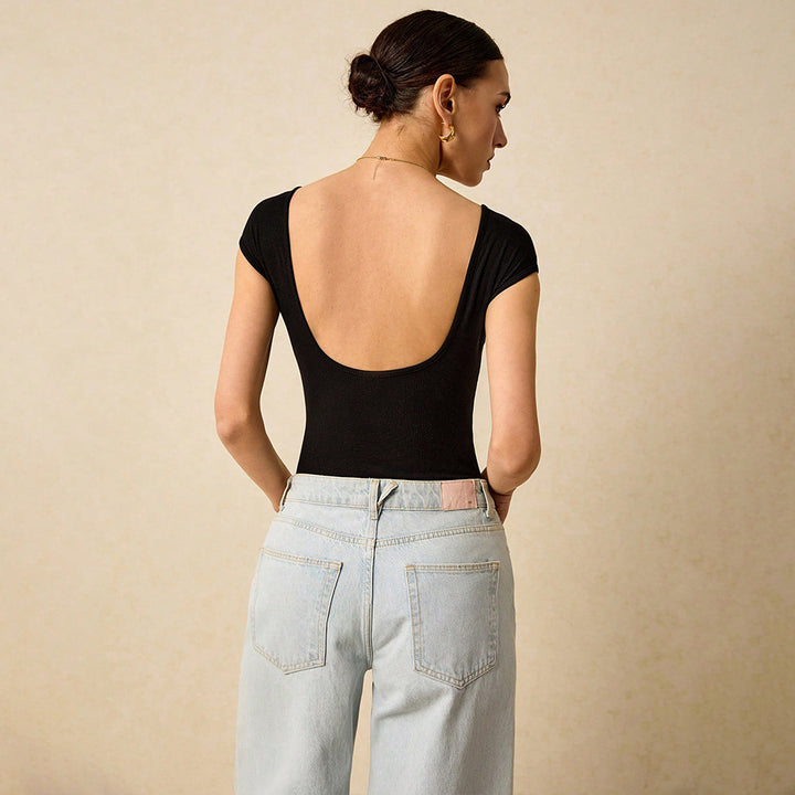 Haut ajusté à côtes pour femmes avec encolure carrée et manches courtes Chic & Stil