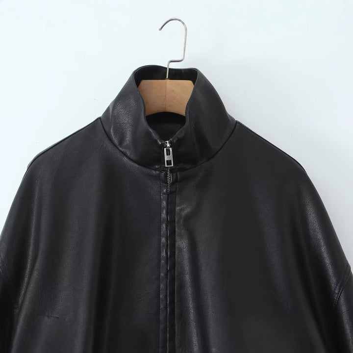Veste en faux cuir pour femmes avec col montant et design unique Chic & Stil