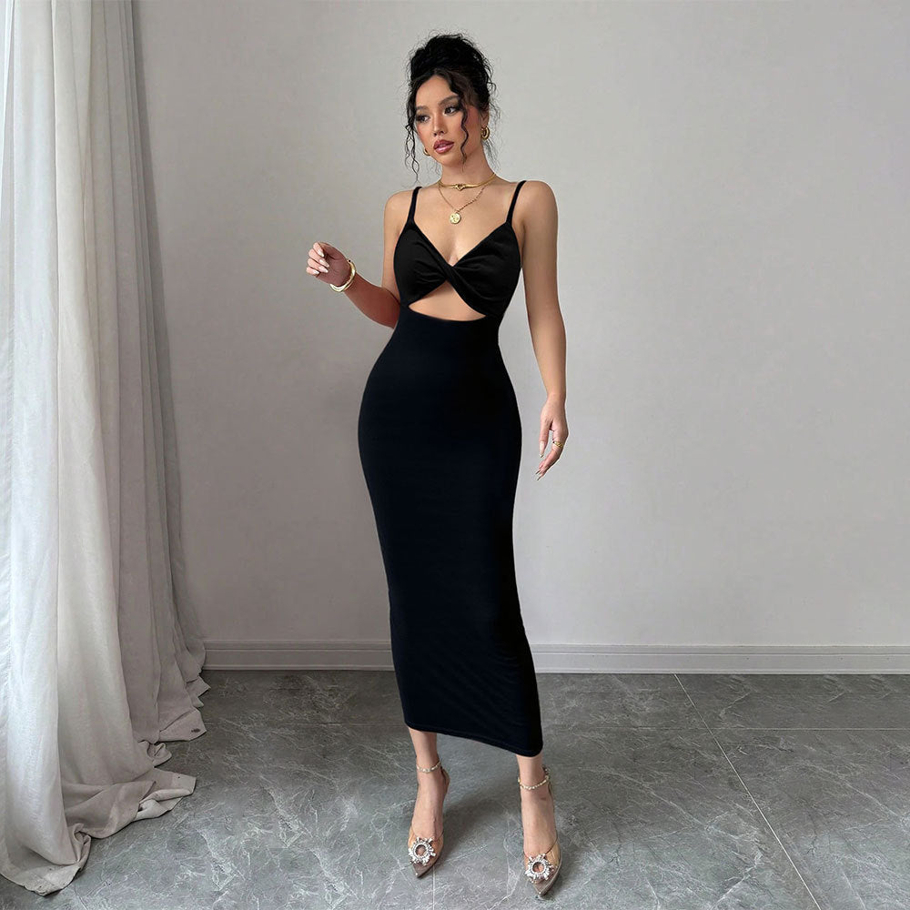 Robe midi ajustée pour femmes avec décolleté élégant et fines bretelles spaghetti Chic & Stil
