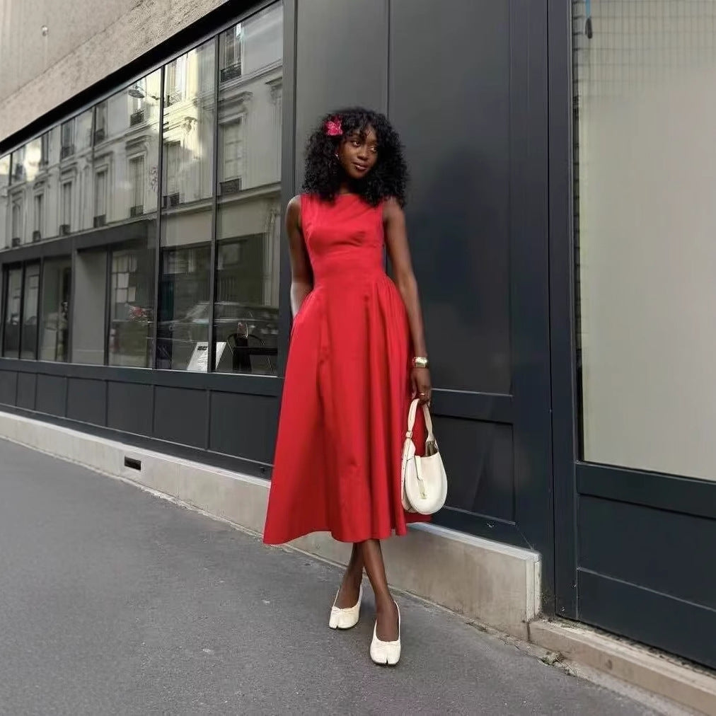 Maxi dress for women with an elegant and flowing cut and a round neck Lune London