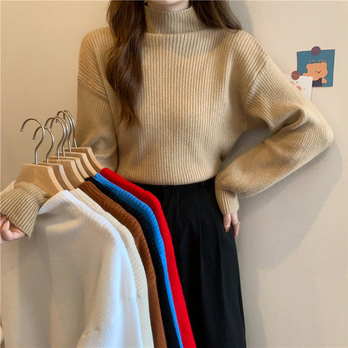 Trendy women's sweater with high collar and ribbed structure Lune London