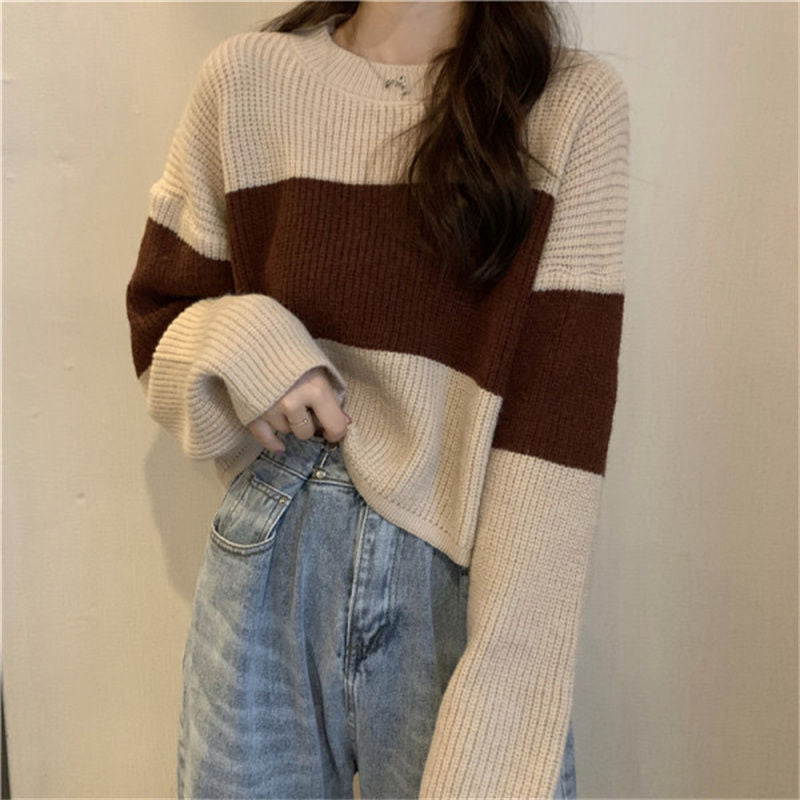 Knitted sweater for women with wide sleeves and a contrast design Lune London