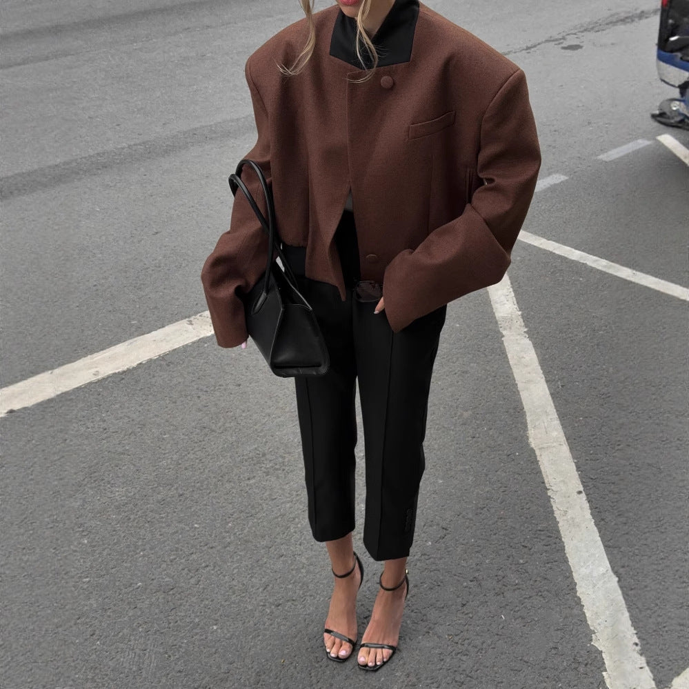 Trendy short jacket for women with classic cut Lune London