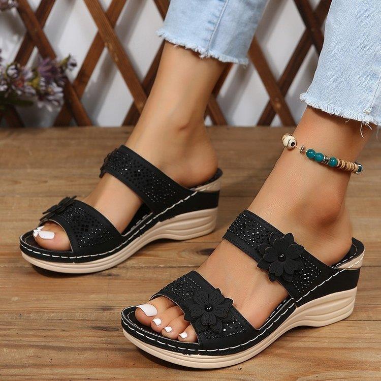 Wedge sandals for women with a floral design and an anatomical sole Lune London