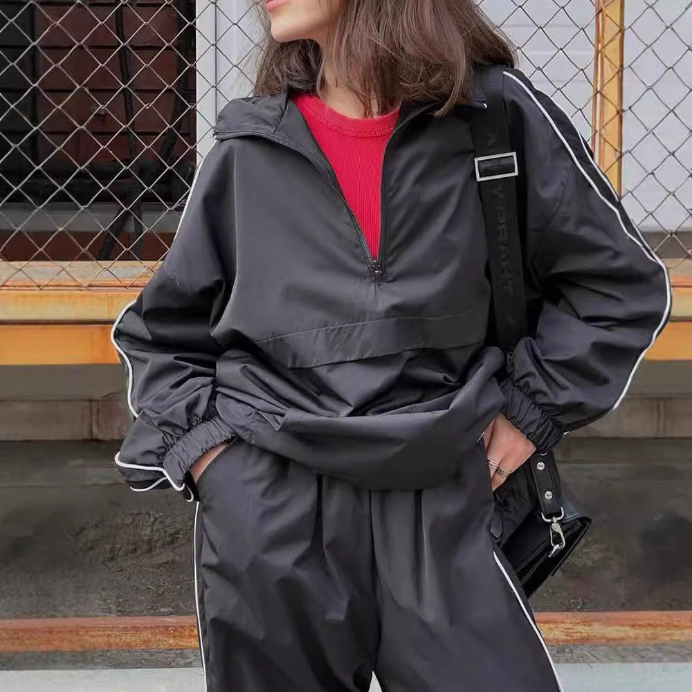 Women's sporty hooded jacket in high-performance material Lune London