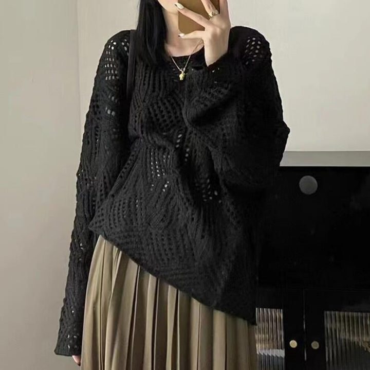 Chunky knit pullover for women with an innovative hole pattern and a relaxed fit Lune London