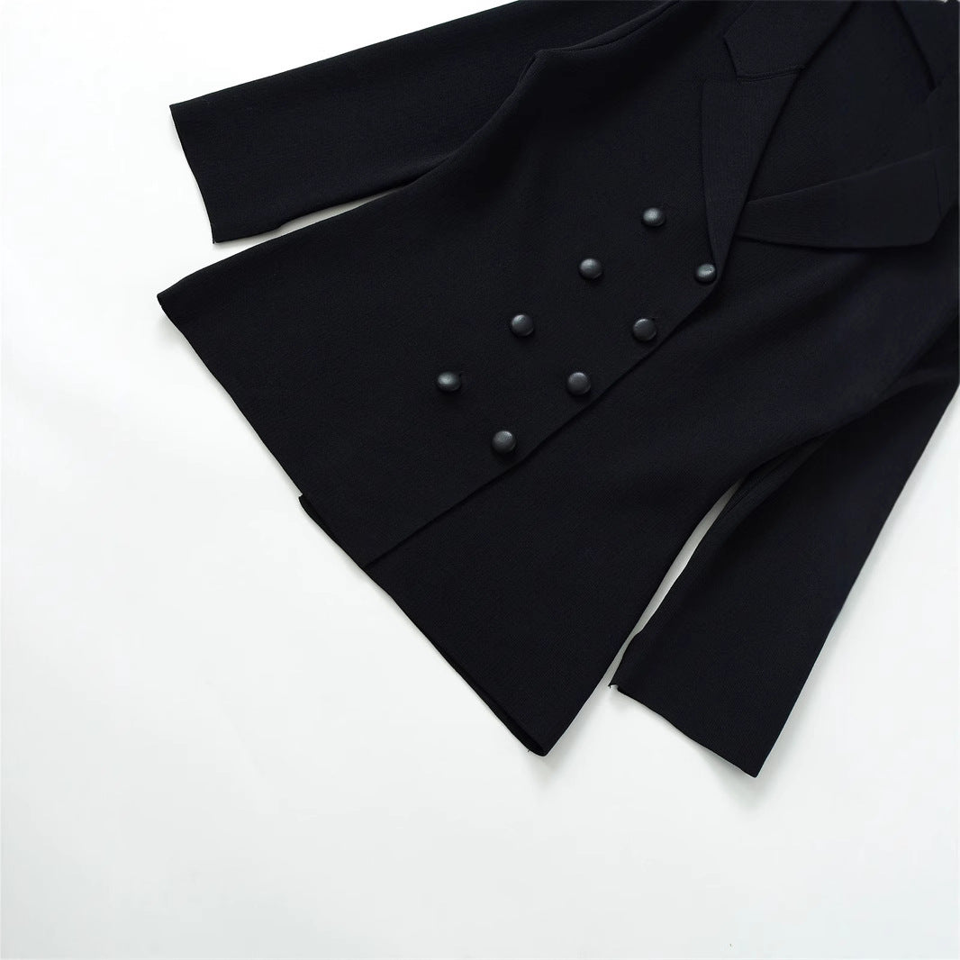 Elegant blazer jacket for women with a modern design featuring a double-breasted button row Lune London